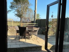 An outdoor seating area with a table and chairs at Penn Lea in Penally
