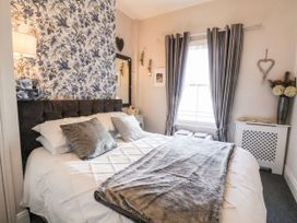 Crescent Avenue, Apartment 2 - North Yorkshire (incl. Whitby) - 1123595 - thumbnail photo 11