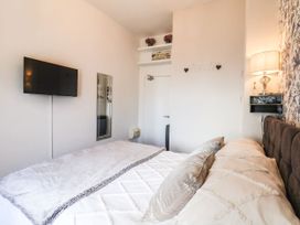 Crescent Avenue, Apartment 2 - North Yorkshire (incl. Whitby) - 1123595 - thumbnail photo 14