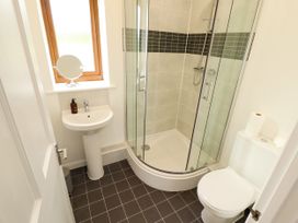 A bathroom with a shower enclosure a pedestal sink and a toilet at Lodge 3 in Thorpe-On-The-Hill