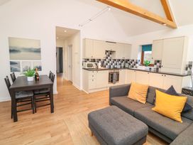 A living room with a dining table and kitchen area at Lodge 7 in South Hykeham
