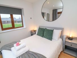 A bedroom with a bed and bedside tables at Lodge 7 in South Hykeham