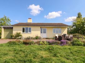 A bungalow with patio furniture and garden at Palace Bungalow St Weonards