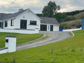 A house with a driveway and lawn at Rockville in Greencastle, County Donegal