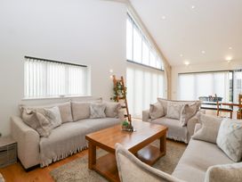 A living room with sofas and a coffee table at Bilsham Meadows, Aust