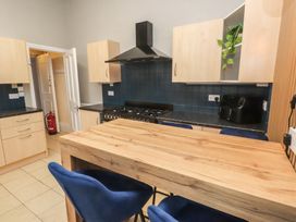 A kitchen with a table and chairs at The Causeway in Llandudno