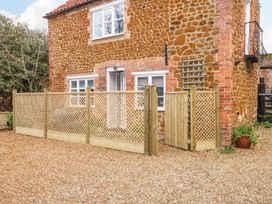 Granary Cottage at The Old Bakehouse - Norfolk - 1124516 - thumbnail photo 2