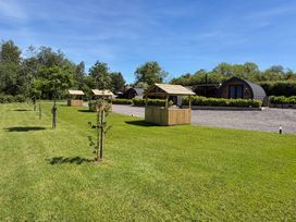 An outdoor area with cabins and shelters at Oh Deer in Ashbourne