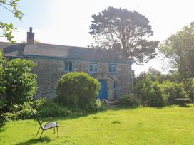 A house with a garden at Sunnyvale Cottage in Rosudgeon