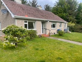 A house with a garden at James Neills Cottage in Ballylar near Downings