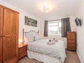 Oaks Reach - Hampshire - 1125346 - thumbnail photo 21