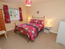 Holly Cottage - Isle of Wight & Hampshire - 1125740 - thumbnail photo 15