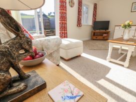 Holly Cottage - Isle of Wight & Hampshire - 1125740 - thumbnail photo 8