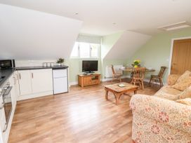 Lilling Green - North Yorkshire (incl. Whitby) - 1125907 - thumbnail photo 4