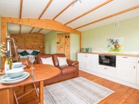 A living room with a dining table and sofa at Lodge 3 York