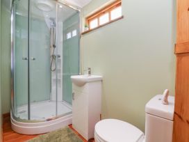 A bathroom with a shower, sink, and toilet at Lodge 3 in York