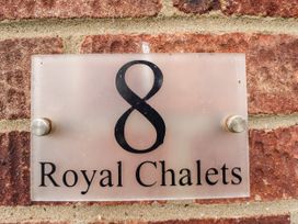 8 Royal Chalet Park - Norfolk - 1126879 - thumbnail photo 3