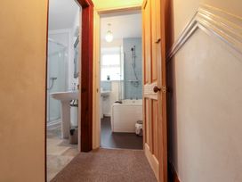 A bathroom with a sink, shower, and bath tub at 7 Lonsdale Terrace in Penrith