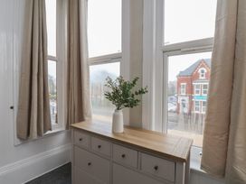 A living room with a console table and a vase on top at Bridlington Bay House in Bridlington