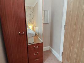 A wardrobe with a mirror in a bedroom at Bridlington Bay House, Bridlington