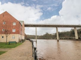 Whitby Waves - North Yorkshire (incl. Whitby) - 1127244 - thumbnail photo 31