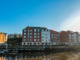 Whitby Waves - North Yorkshire (incl. Whitby) - 1127244 - thumbnail photo 33