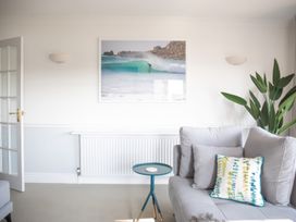 A living room with a sofa and a coffee table at Newquay Tamarisk Lodge on the Gannel Newquay