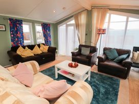 A living room with sofas and a coffee table at Rosie's Zen Den in High Hesket near Armathwaite