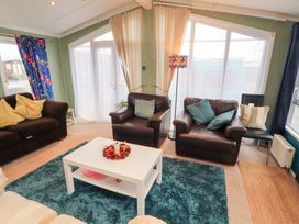 A living room with sofas and a coffee table at Rosie's Zen Den near High Hesket Armathwaite