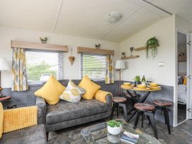 Caban Cwtch (The Cosy Cabin) - North Wales - 1127604 - thumbnail photo 5