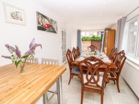 Seaside Haven - Hampshire - 1127878 - thumbnail photo 11