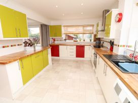 Seaside Haven - Hampshire - 1127878 - thumbnail photo 15