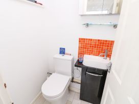 Seaside Haven - Hampshire - 1127878 - thumbnail photo 18