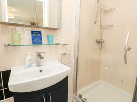 Seaside Haven - Hampshire - 1127878 - thumbnail photo 28