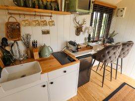 Portland Luxury Glamping -  - 1128206 - thumbnail photo 10