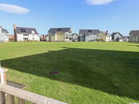 An outdoor area with houses and grass at The Beach House (Beadnell) Beadnell