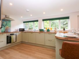 A kitchen with an oven and sink at Cromlech Cottage at Cromlech Manor Farm in Tyn-y-Gongl near Benllech