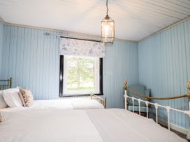 Challenger Bothy - Scottish Highlands - 1128585 - thumbnail photo 18