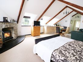 Loft apartment - South Wales - 1128587 - thumbnail photo 9