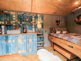 The Hideaway, Shepherd's Hut - North Yorkshire (incl. Whitby) - 1128614 - thumbnail photo 11