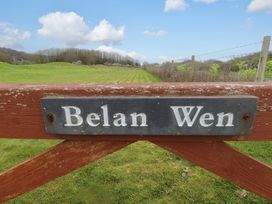 A sign with Belan Wen on a gate at Belan Wen in Llanddona near Pentraeth