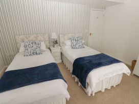 Ty Coets, Morfa Farm - South Wales - 1128980 - thumbnail photo 14