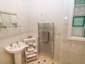 Ty Coets, Morfa Farm - South Wales - 1128980 - thumbnail photo 24