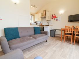 Chalet Log Cabin C11 - Devon - 1129365 - thumbnail photo 3
