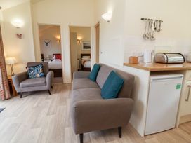 Chalet Log Cabin C11 - Devon - 1129365 - thumbnail photo 4