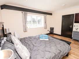 Moor Farm Cottage - Peak District - 1129371 - thumbnail photo 17