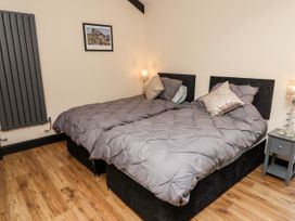Moor Farm Cottage - Peak District - 1129371 - thumbnail photo 23