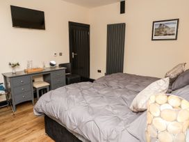 Moor Farm Cottage - Peak District - 1129371 - thumbnail photo 24