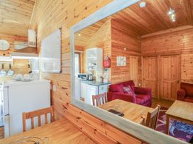 Chalet Lodge (Bunks) L1 - Devon - 1129383 - thumbnail photo 6