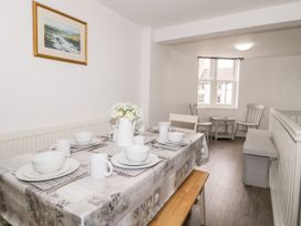 Hand Apartment - North Wales - 1129433 - thumbnail photo 13